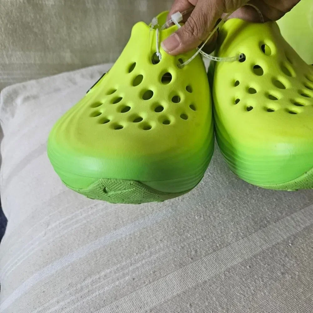 Nike Men's Green Slides